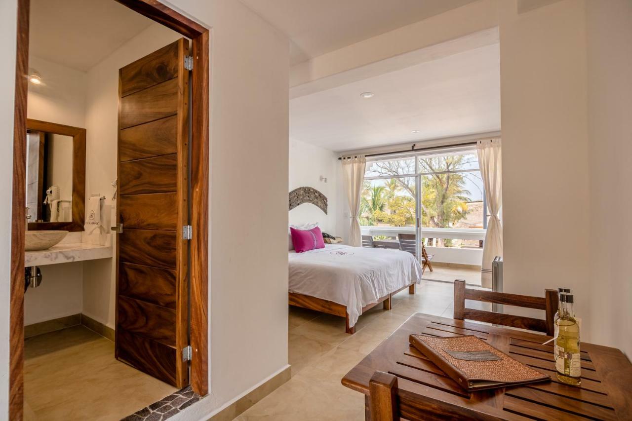 Deluxe Double Room with Side Sea View